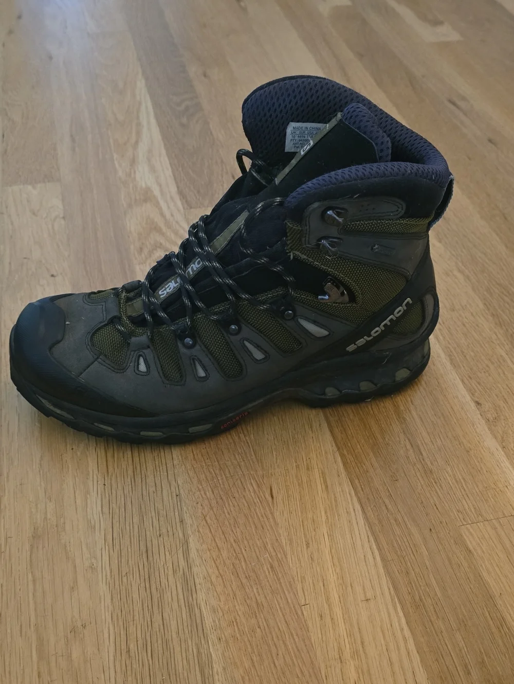 Salomon Quest 4D Gortex. Mens Size 10. No Holes Or Tears. Tread Is Great